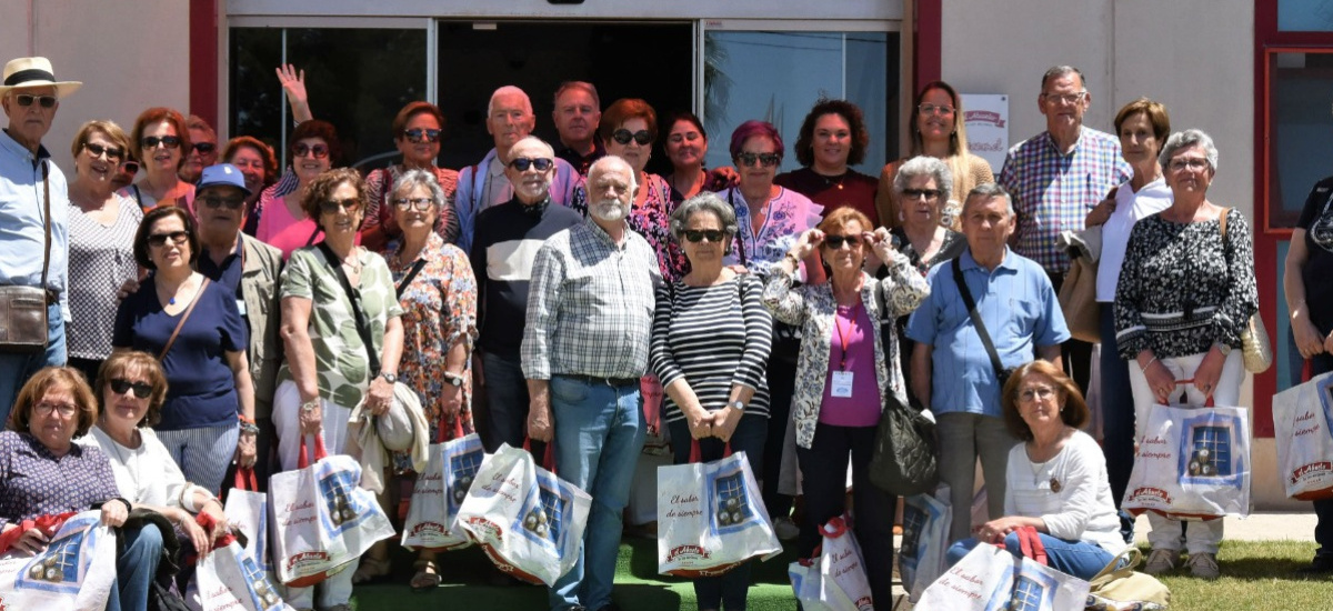 Imagen Alumnos de la Universidad de Mayores visitan la empresa Procomel